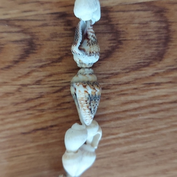 Shell necklace - Picture 3 of 3
